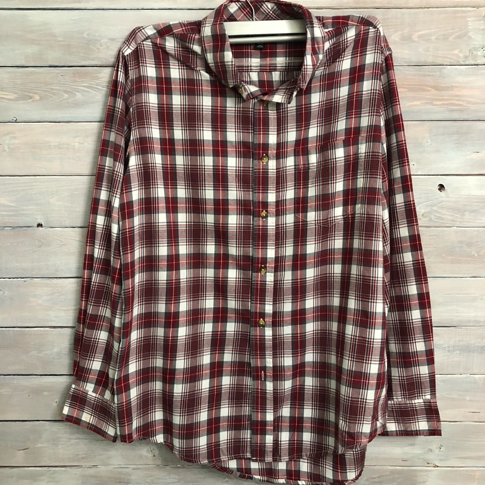 Mens red flannel long sleeve shirt size Medium